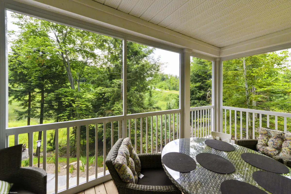 Integrated Screen Railing, Sleek & Durable Outdoor Protection